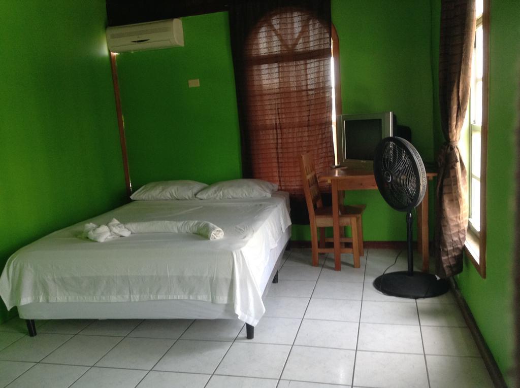 Amelia Guest House San Pedro  Εξωτερικό φωτογραφία