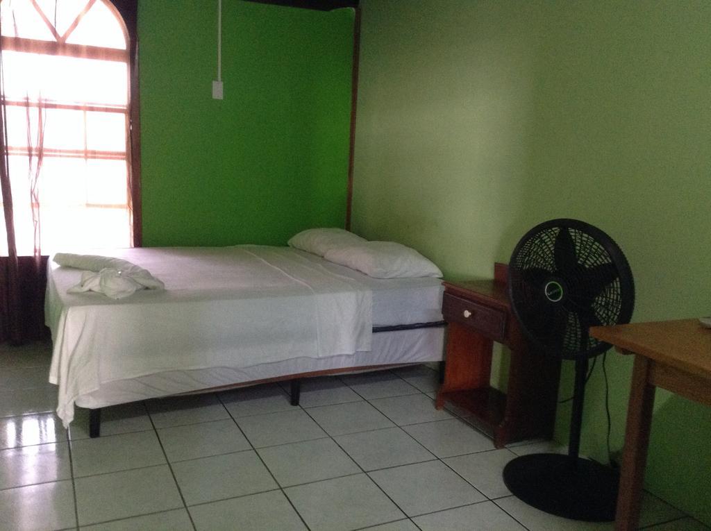 Amelia Guest House San Pedro  Εξωτερικό φωτογραφία