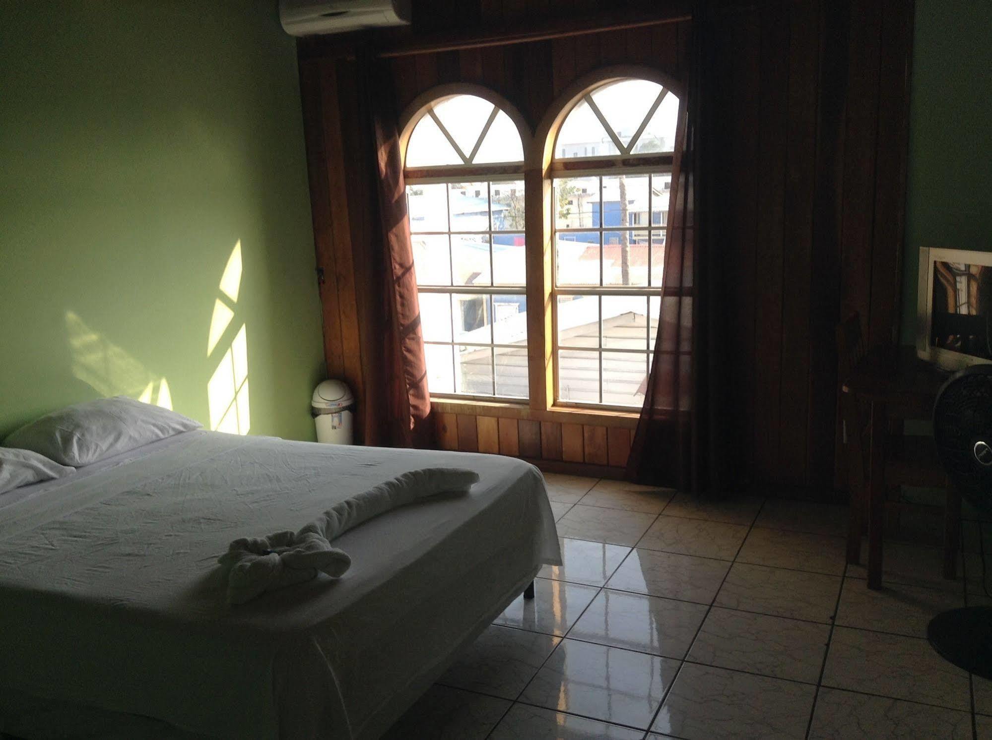 Amelia Guest House San Pedro  Εξωτερικό φωτογραφία