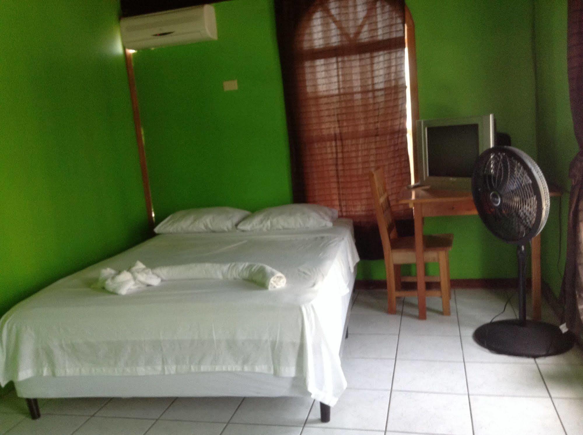 Amelia Guest House San Pedro  Εξωτερικό φωτογραφία